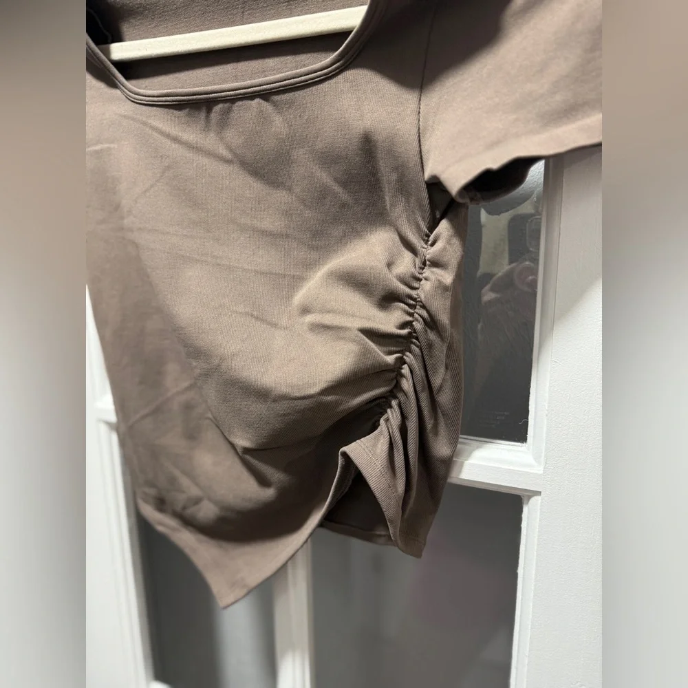 NWOT OQQ Short Sleeve Crew Neck Ruched Tee Shirt - Picture 9 of 9